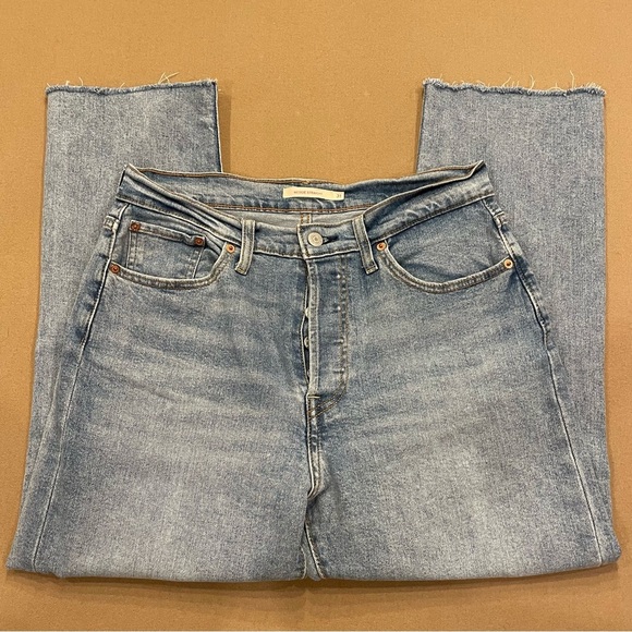 Levi’s Women’s Wedgie Straight Distressed Jeans Size 31 - Picture 4 of 16